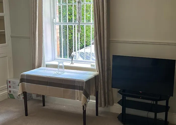 1 Bedroom With Garden Daire