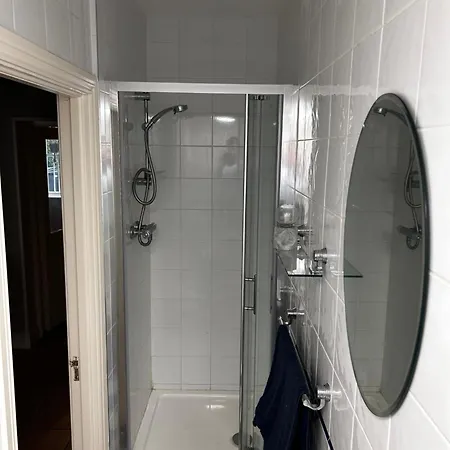 1 Bedroom With Garden Дублин